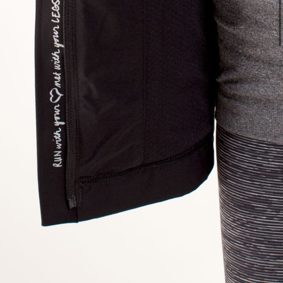 Lululemon Run: In The Rain Jacket Black Size 2 - Picture 6 of 8